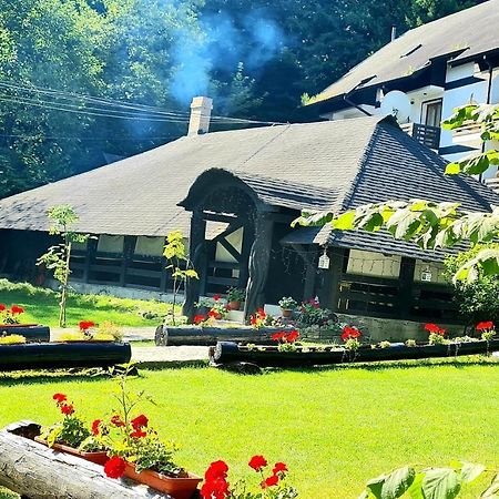 Casa Octavian Hotel Sucevita Kültér fotó