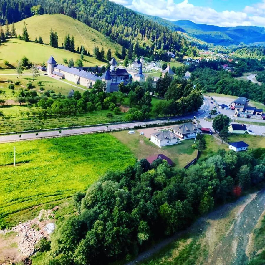 Casa Octavian Hotel Sucevita Kültér fotó
