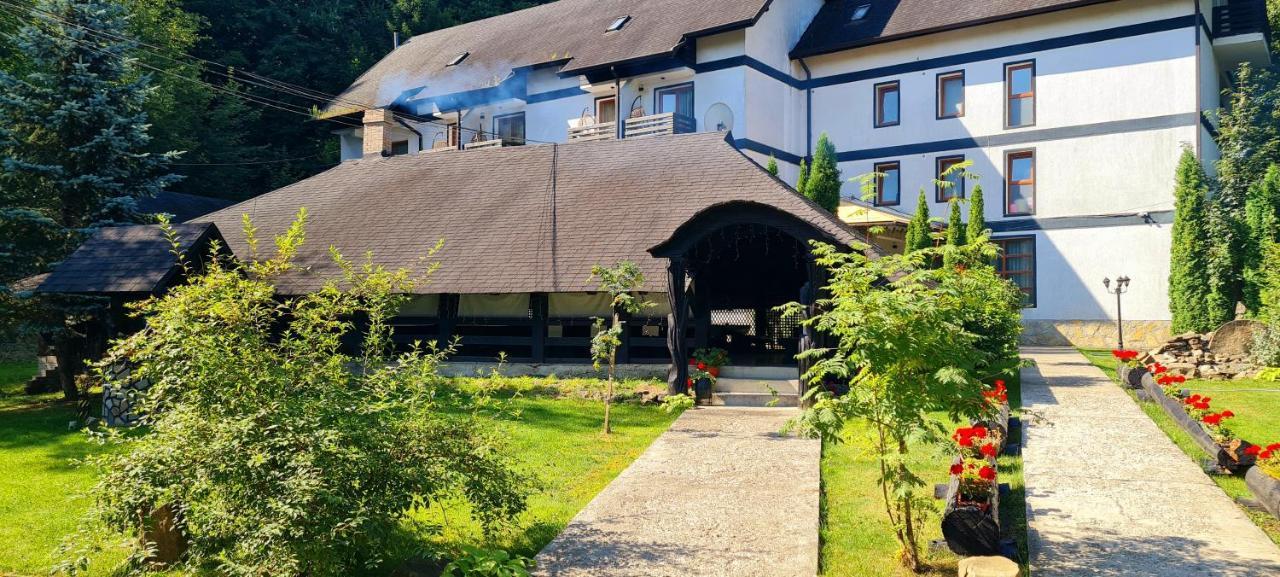 Casa Octavian Hotel Sucevita Kültér fotó