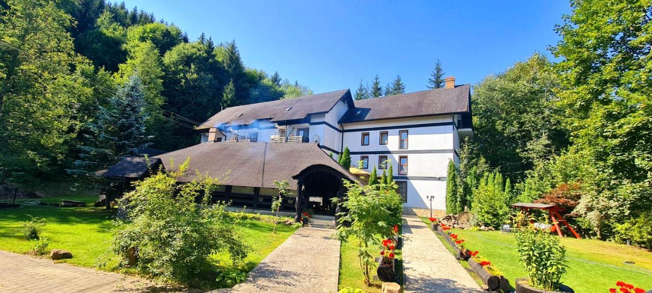 Casa Octavian Hotel Sucevita Kültér fotó