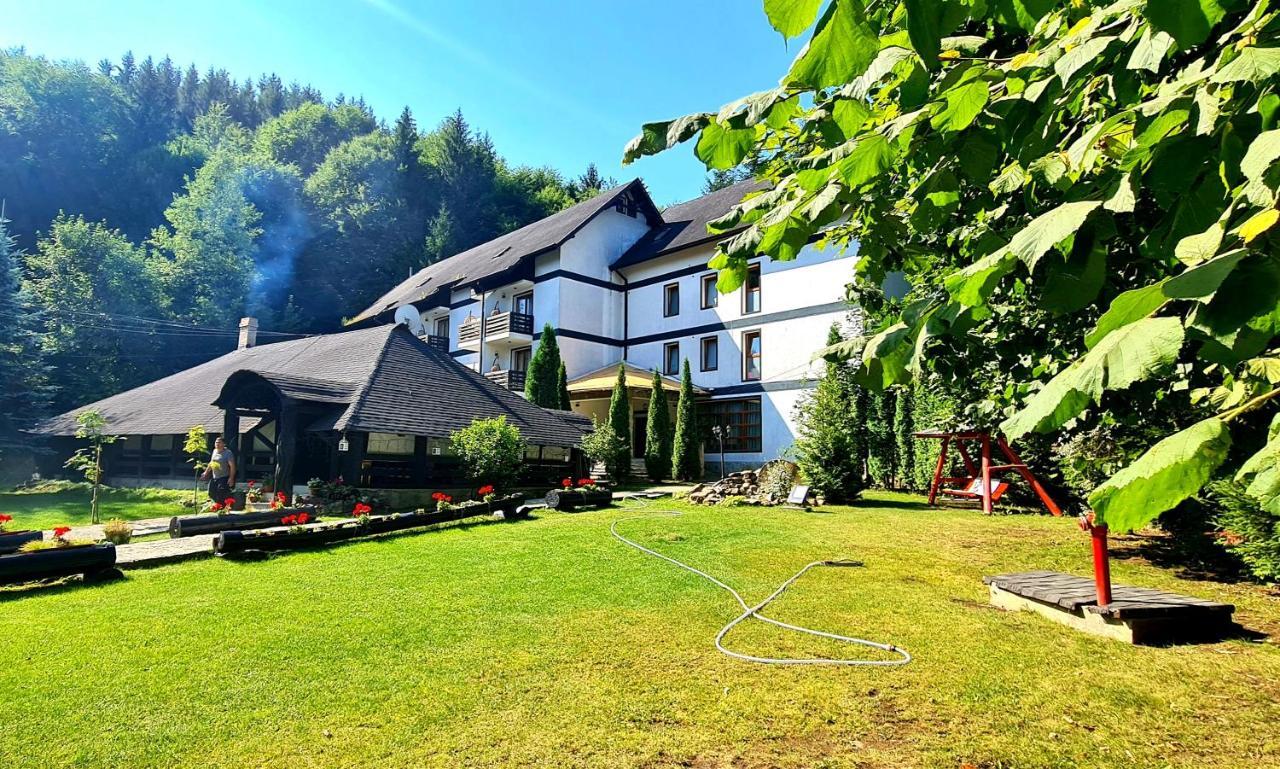 Casa Octavian Hotel Sucevita Kültér fotó