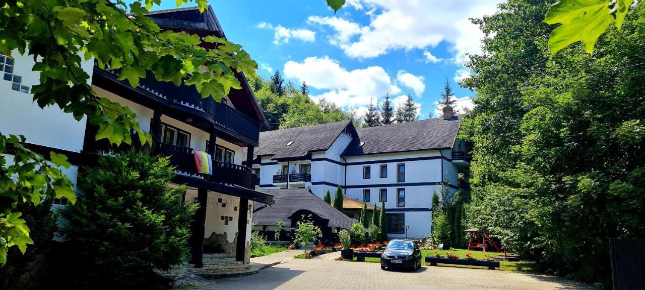 Casa Octavian Hotel Sucevita Kültér fotó