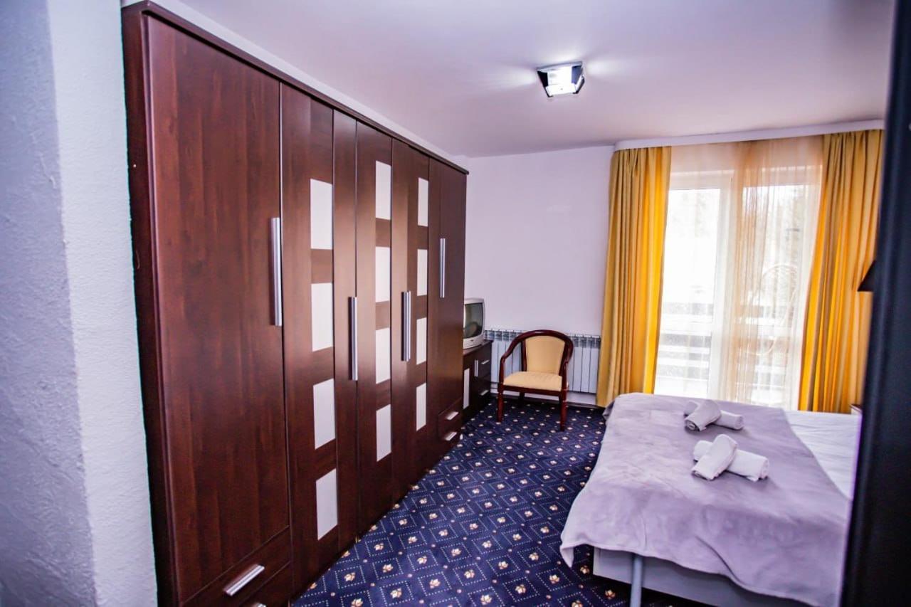 Casa Octavian Hotel Sucevita Kültér fotó