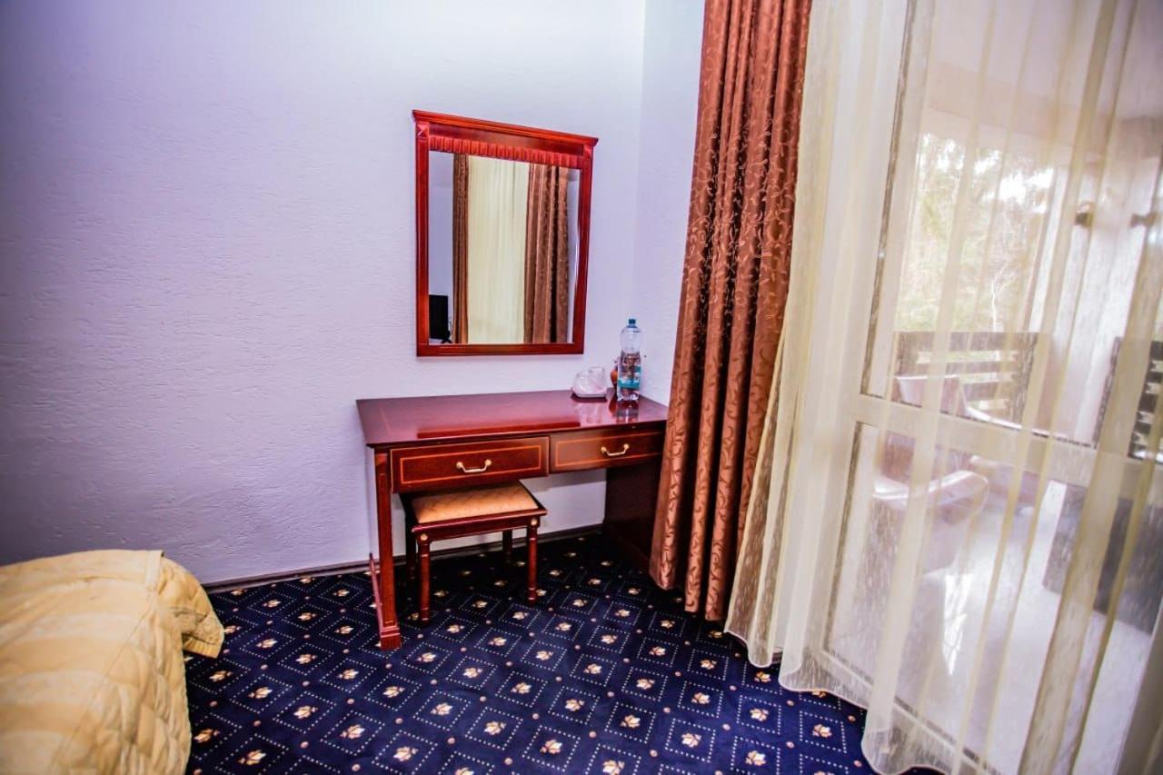 Casa Octavian Hotel Sucevita Kültér fotó