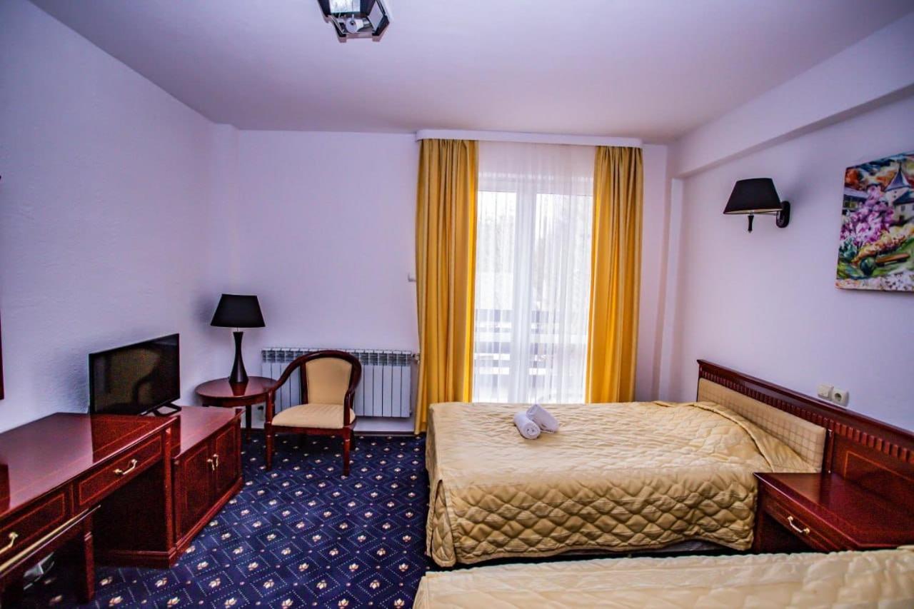 Casa Octavian Hotel Sucevita Kültér fotó