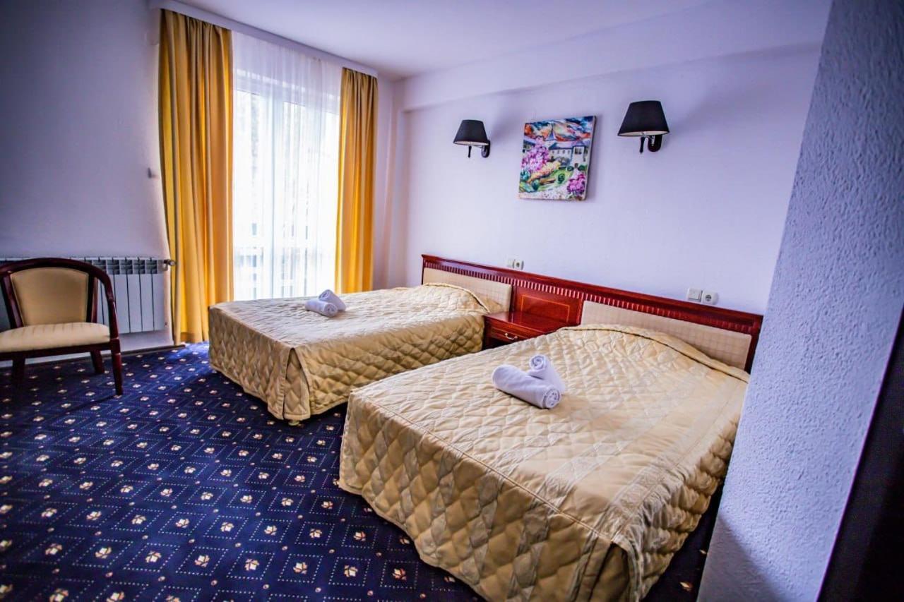 Casa Octavian Hotel Sucevita Kültér fotó